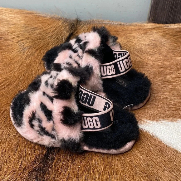 Kids baby UGG winter slippers size 8 check them out very nice thanks 🙏 - Picture 2 of 8